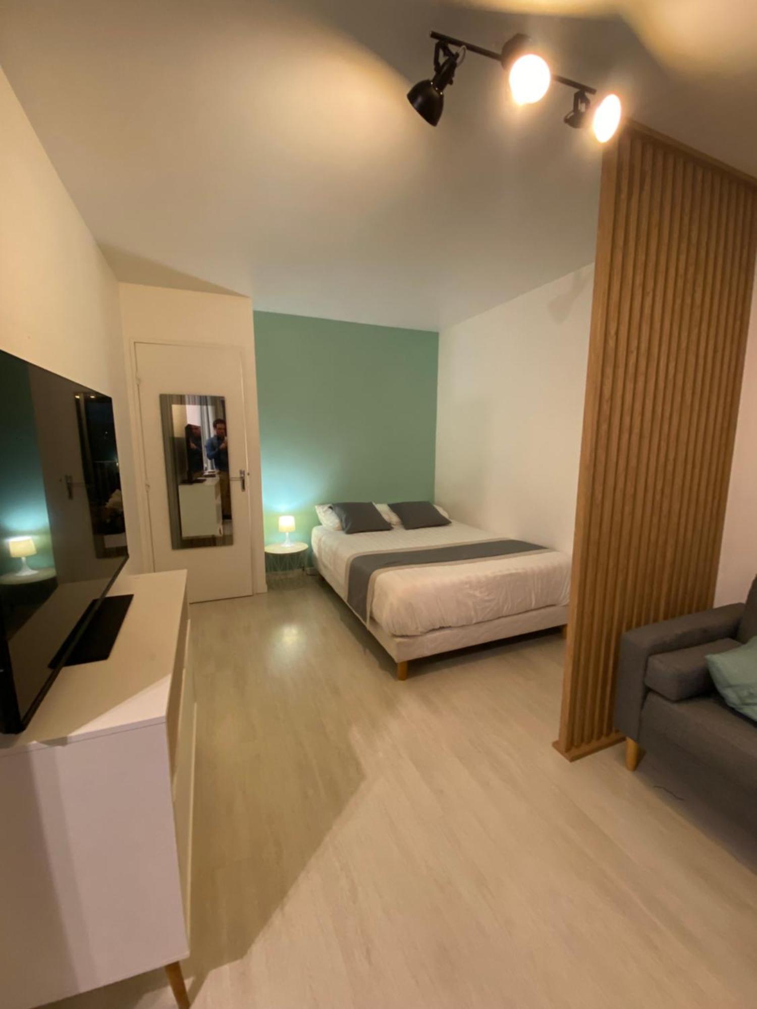 Le Girouard - Center - Private Parking - Wifi, Netflix Apartment